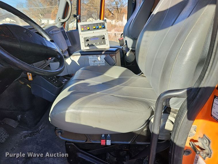 image for item DS5714 2007 International 7400  dump truck