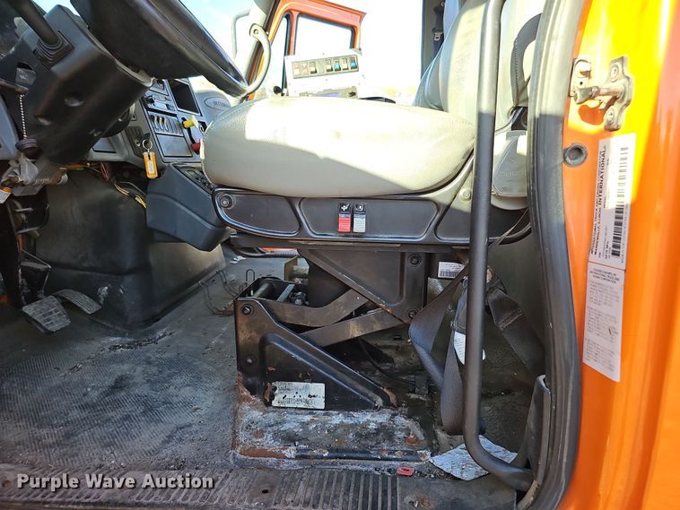 image for item DS5714 2007 International 7400  dump truck