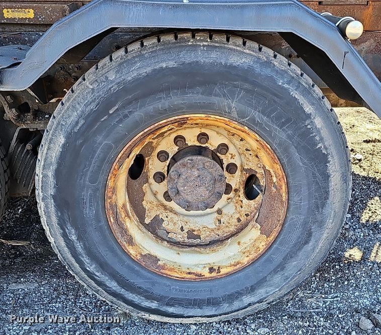 image for item DS5714 2007 International 7400  dump truck