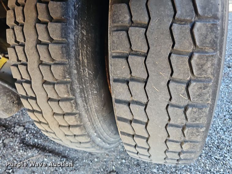 image for item DS5714 2007 International 7400  dump truck