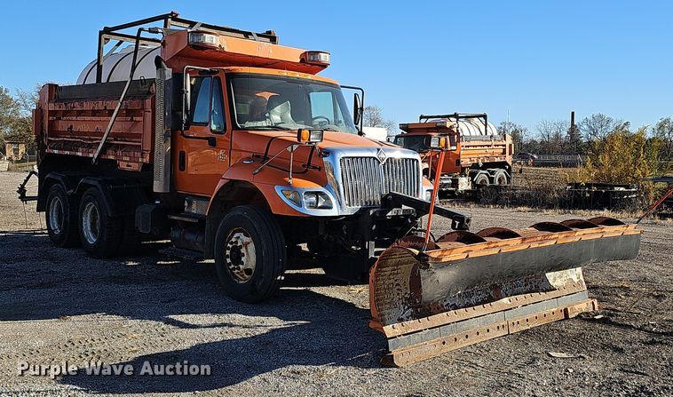 image for item DS5715 2007 International 7400  dump truck