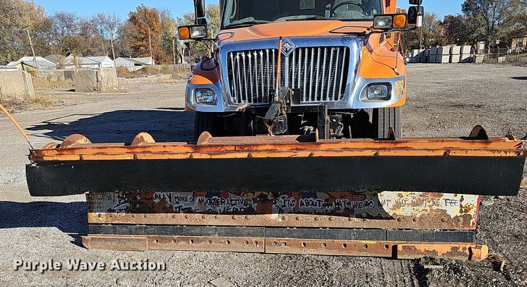 image for item DS5715 2007 International 7400  dump truck