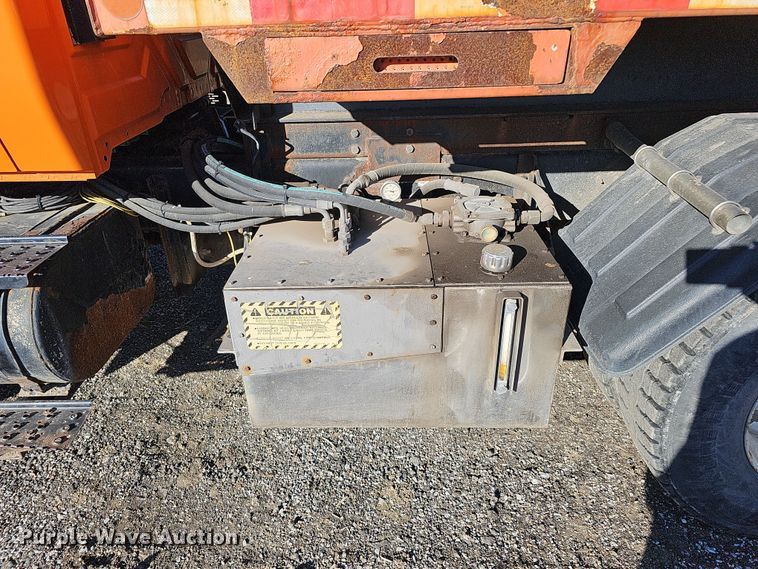 image for item DS5715 2007 International 7400  dump truck