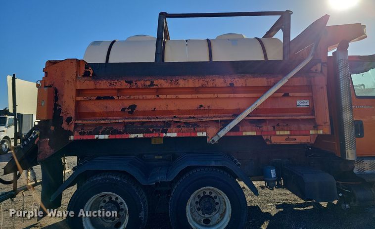 image for item DS5715 2007 International 7400  dump truck