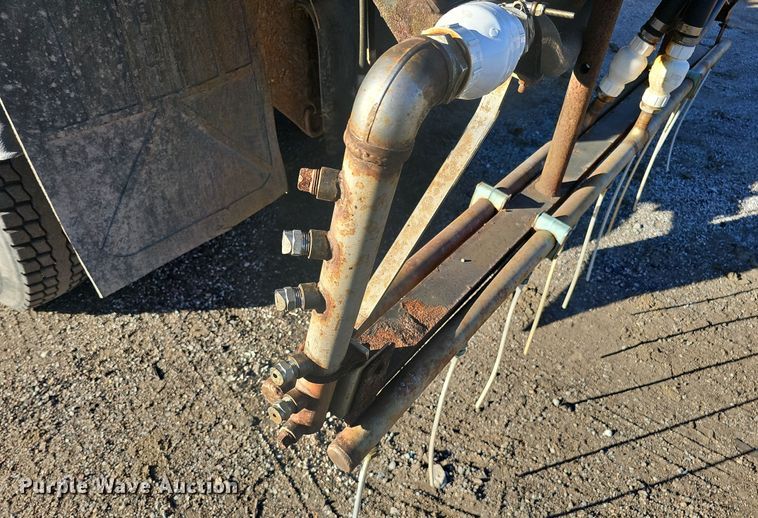 image for item DS5715 2007 International 7400  dump truck