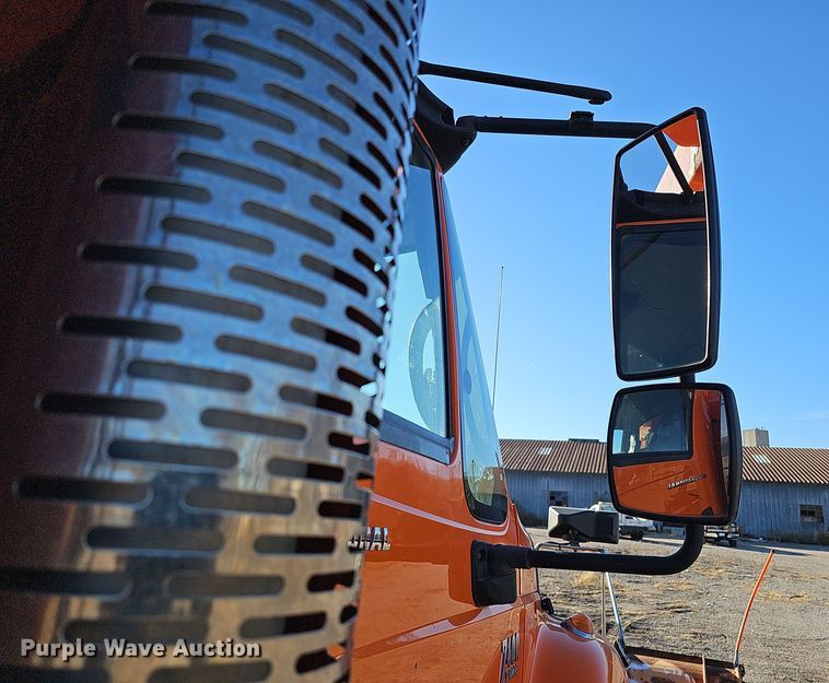 image for item DS5715 2007 International 7400  dump truck