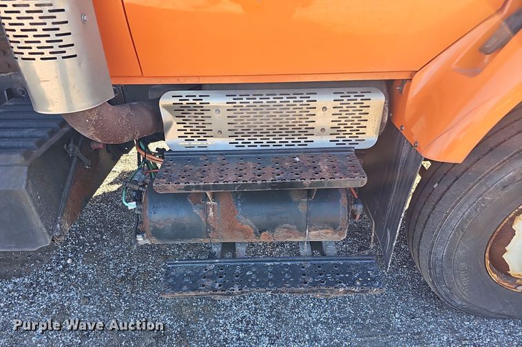 image for item DS5715 2007 International 7400  dump truck