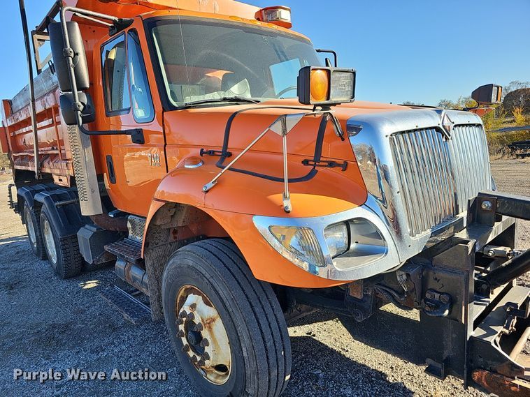 image for item DS5715 2007 International 7400  dump truck