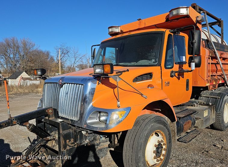 image for item DS5715 2007 International 7400  dump truck