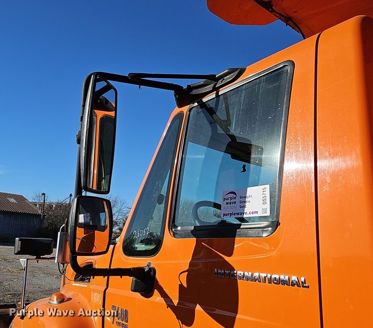 image for item DS5715 2007 International 7400  dump truck