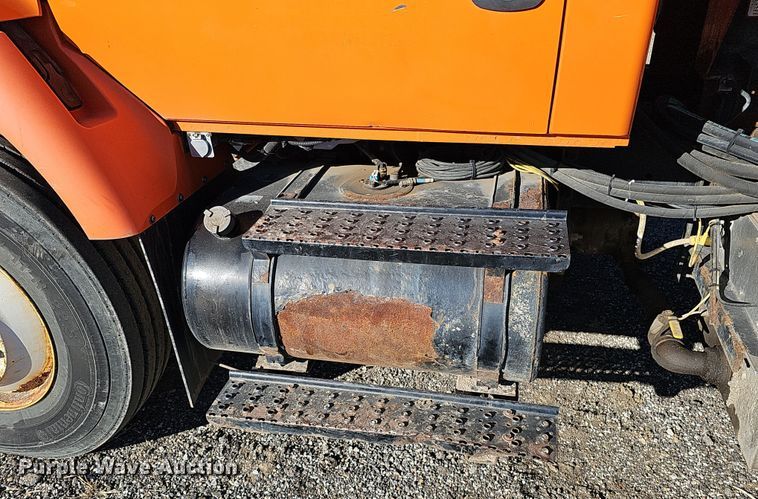 image for item DS5715 2007 International 7400  dump truck