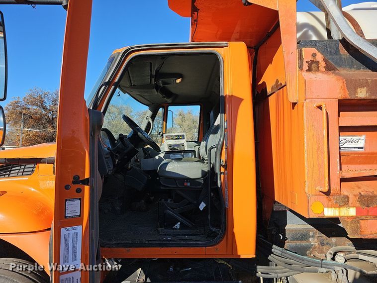 image for item DS5715 2007 International 7400  dump truck