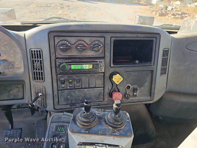 image for item DS5715 2007 International 7400  dump truck