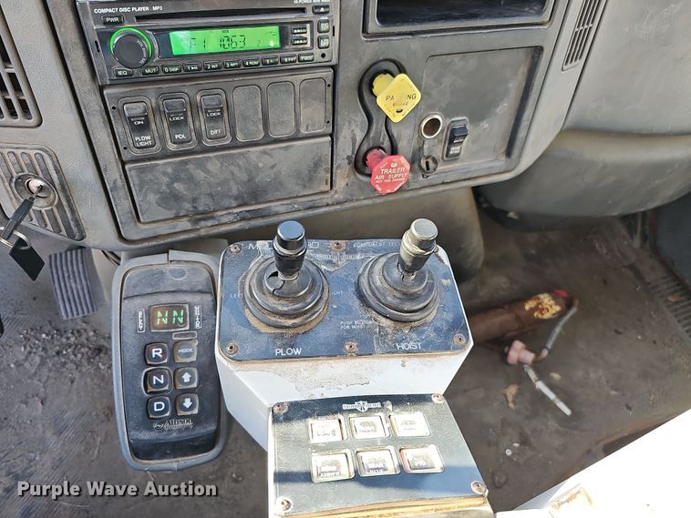 image for item DS5715 2007 International 7400  dump truck