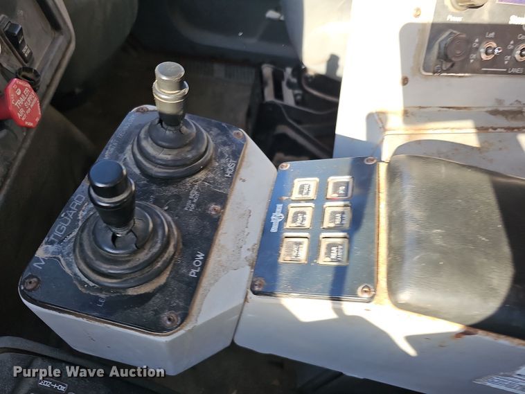 image for item DS5715 2007 International 7400  dump truck