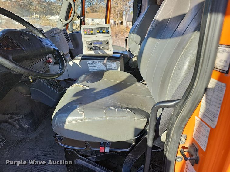 image for item DS5715 2007 International 7400  dump truck