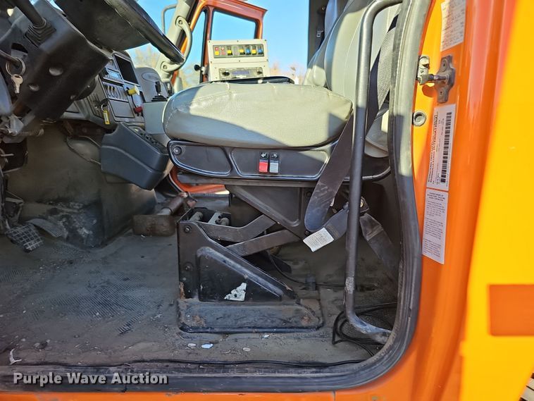 image for item DS5715 2007 International 7400  dump truck