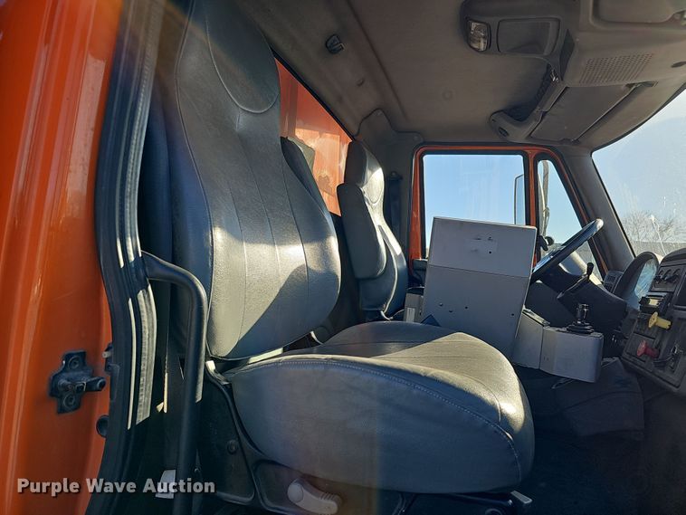 image for item DS5715 2007 International 7400  dump truck