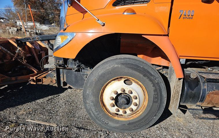 image for item DS5715 2007 International 7400  dump truck