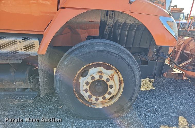 image for item DS5715 2007 International 7400  dump truck