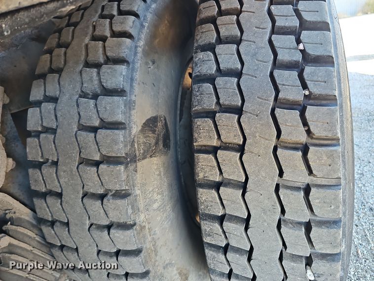 image for item DS5715 2007 International 7400  dump truck