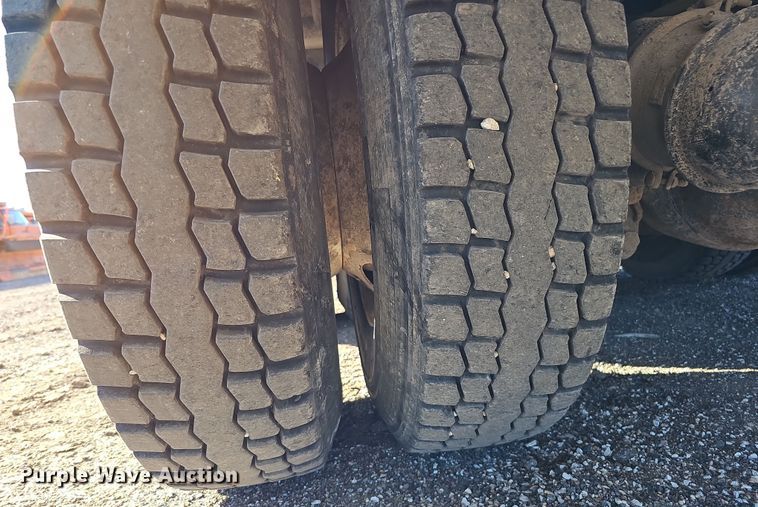 image for item DS5715 2007 International 7400  dump truck