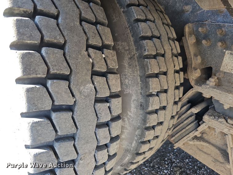 image for item DS5715 2007 International 7400  dump truck