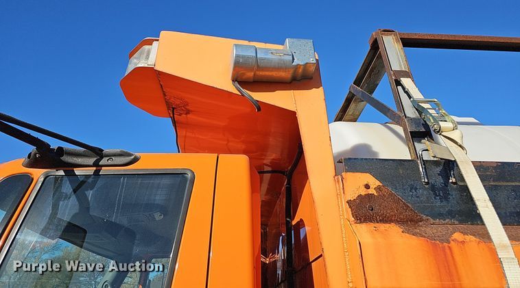 image for item DS5716 2007 International 7400  dump truck