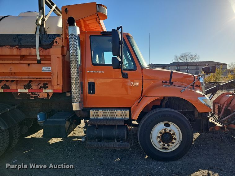 image for item DS5716 2007 International 7400  dump truck