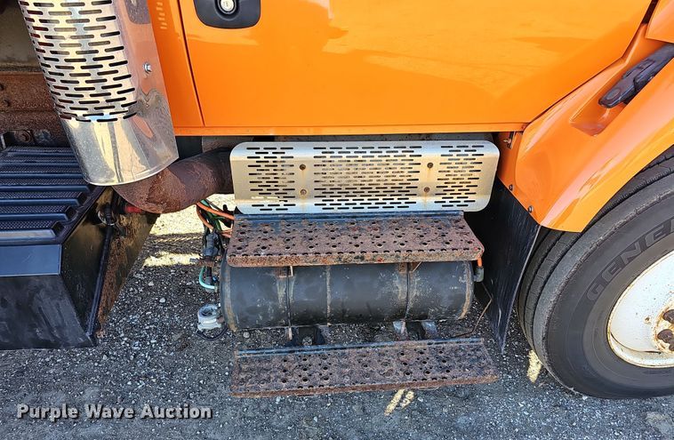 image for item DS5716 2007 International 7400  dump truck