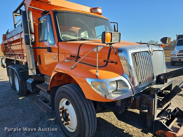 image for item DS5716 2007 International 7400  dump truck