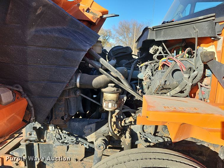 image for item DS5716 2007 International 7400  dump truck