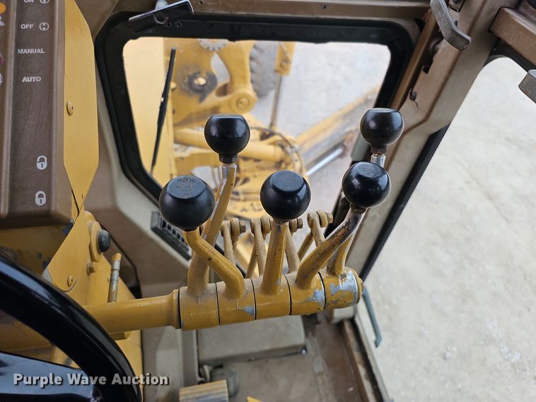 image for item DS5725 1994 Caterpillar VHP 140G  motor grader