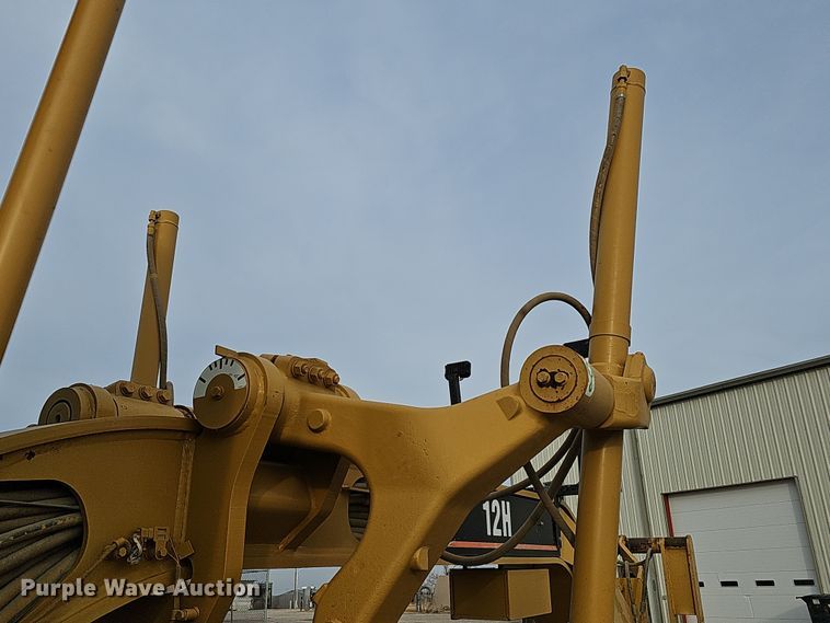 image for item DS5726 2004 Caterpillar 12H VHP Plus  motor grader
