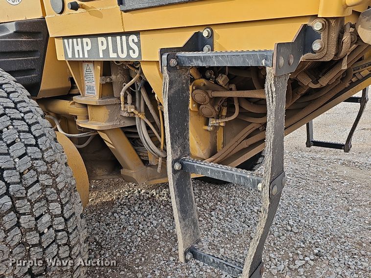 image for item DS5726 2004 Caterpillar 12H VHP Plus  motor grader
