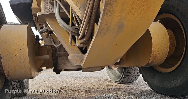 image for item DS5726 2004 Caterpillar 12H VHP Plus  motor grader