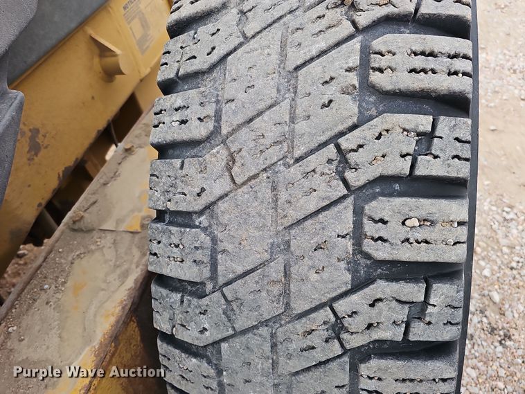 image for item DS5726 2004 Caterpillar 12H VHP Plus  motor grader