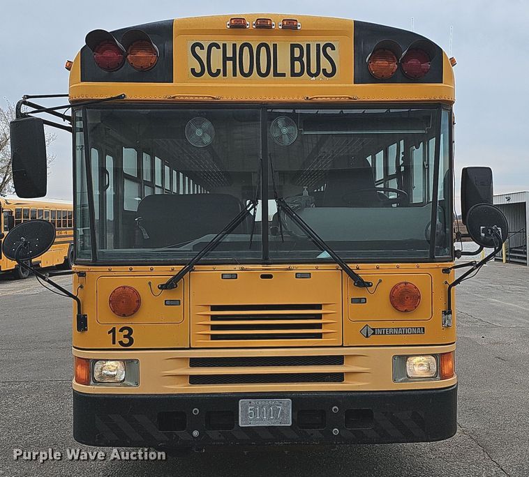 image for item DS5727 2001 International 3000  bus