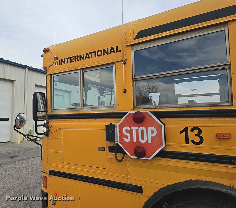 image for item DS5727 2001 International 3000  bus