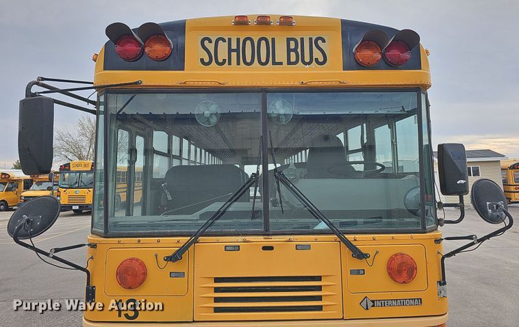 image for item DS5727 2001 International 3000  bus