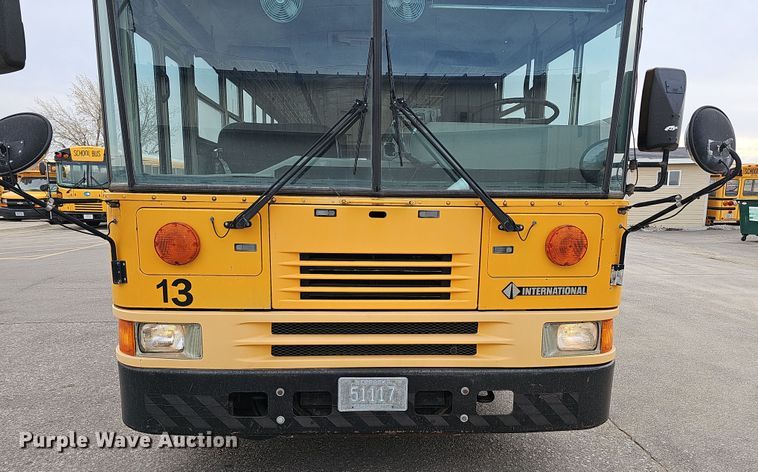 image for item DS5727 2001 International 3000  bus