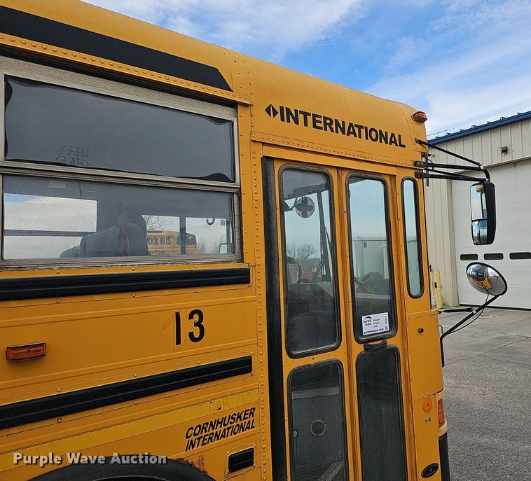 image for item DS5727 2001 International 3000  bus