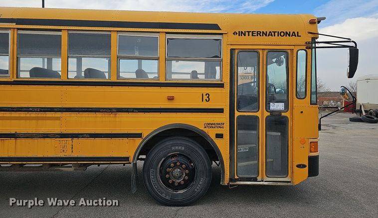 image for item DS5727 2001 International 3000  bus