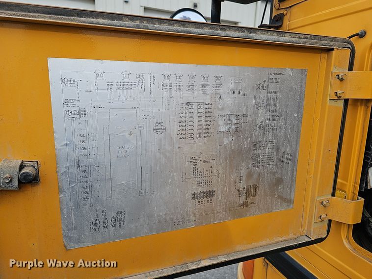 image for item DS5727 2001 International 3000  bus