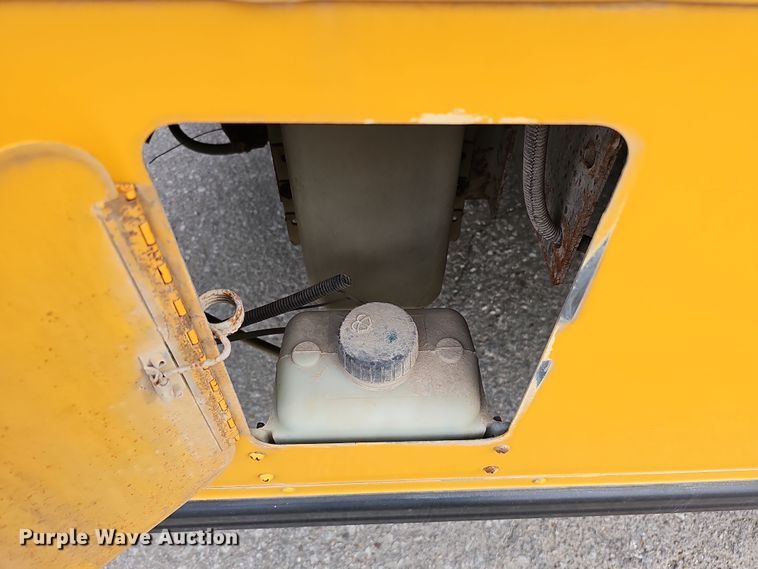 image for item DS5727 2001 International 3000  bus