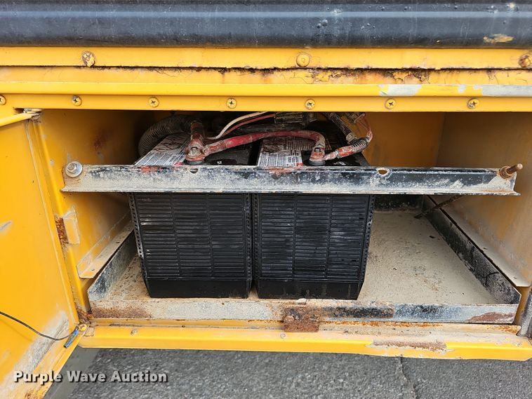 image for item DS5727 2001 International 3000  bus