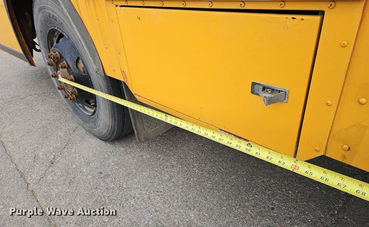 image for item DS5727 2001 International 3000  bus