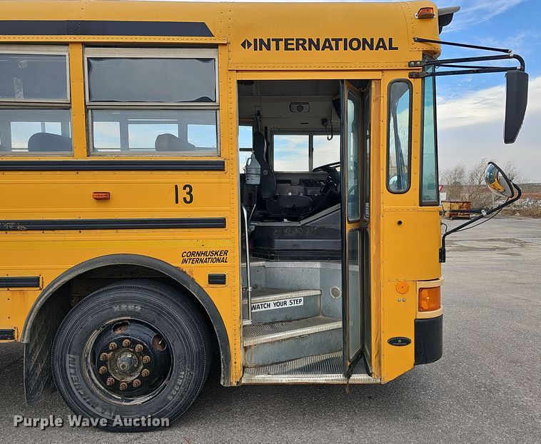 image for item DS5727 2001 International 3000  bus