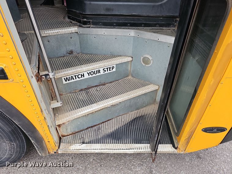 image for item DS5727 2001 International 3000  bus