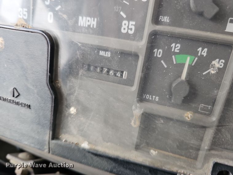 image for item DS5727 2001 International 3000  bus